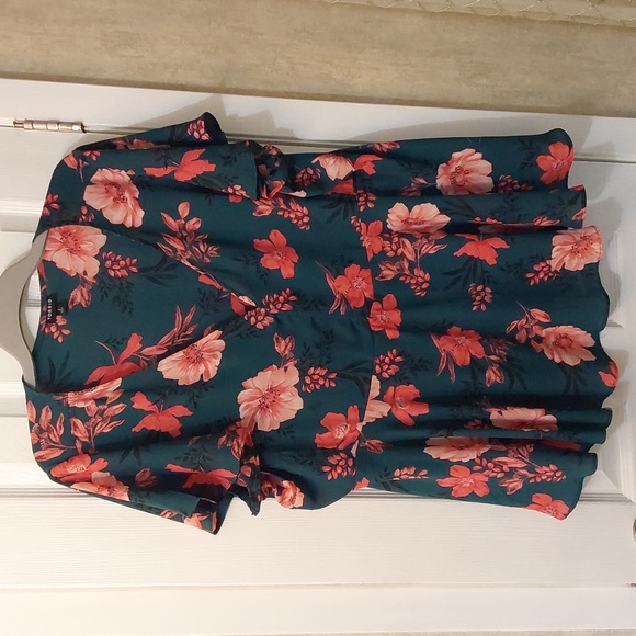 Torrid Floral blouse - Picture 1 of 5